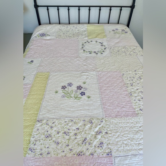 Pottery Barn Kids Reversible Floral Quilt Embroidered Full Double 84